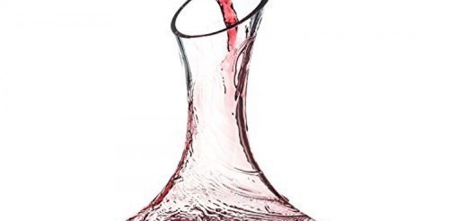 Khi nào thì bạn nên chiết một chai rượu vang vào decanter ?