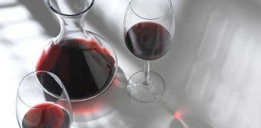 Làm thế nào decant cẩn thận chai rượu cỡ magnum ?