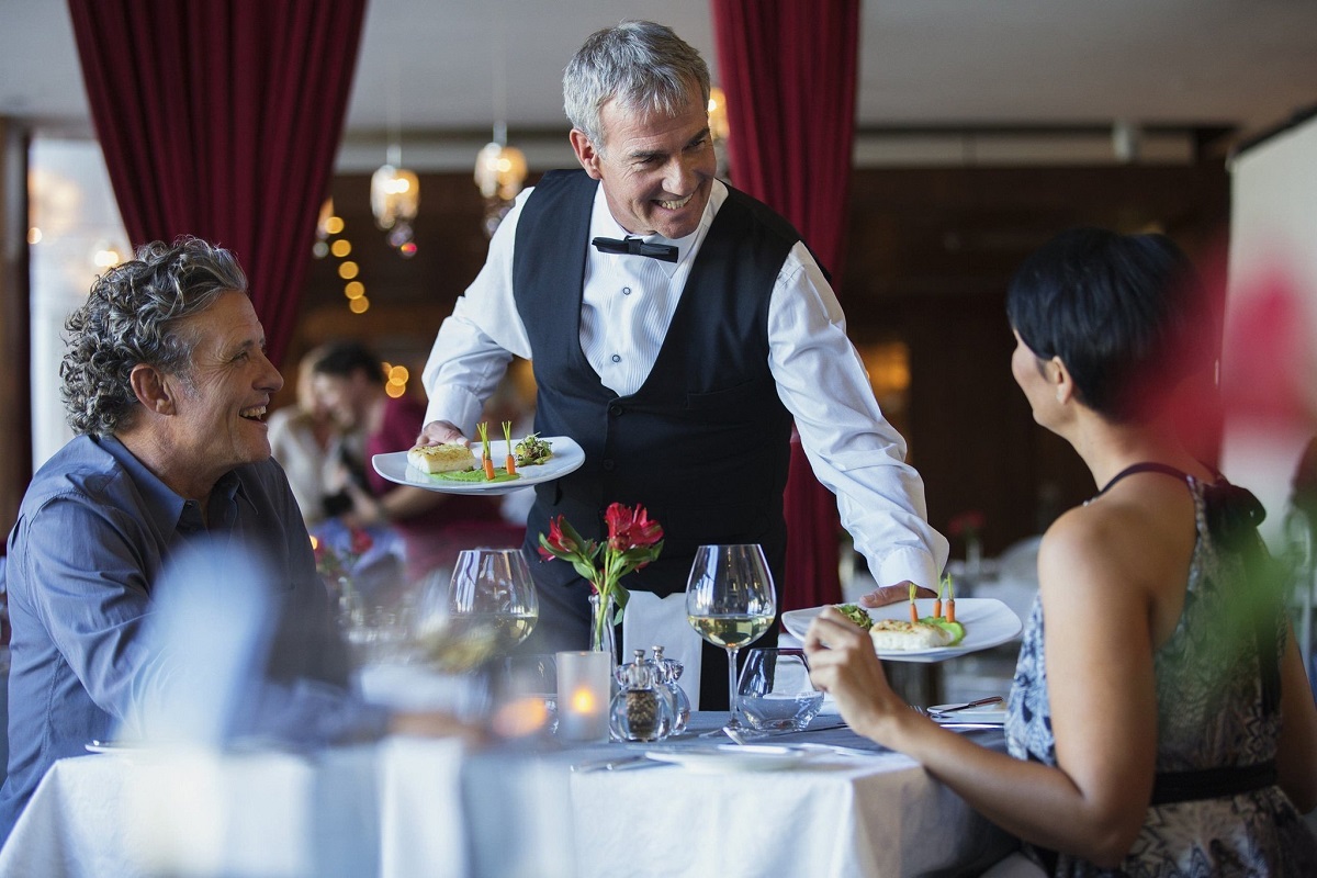 sommelier-trong-nha-hang